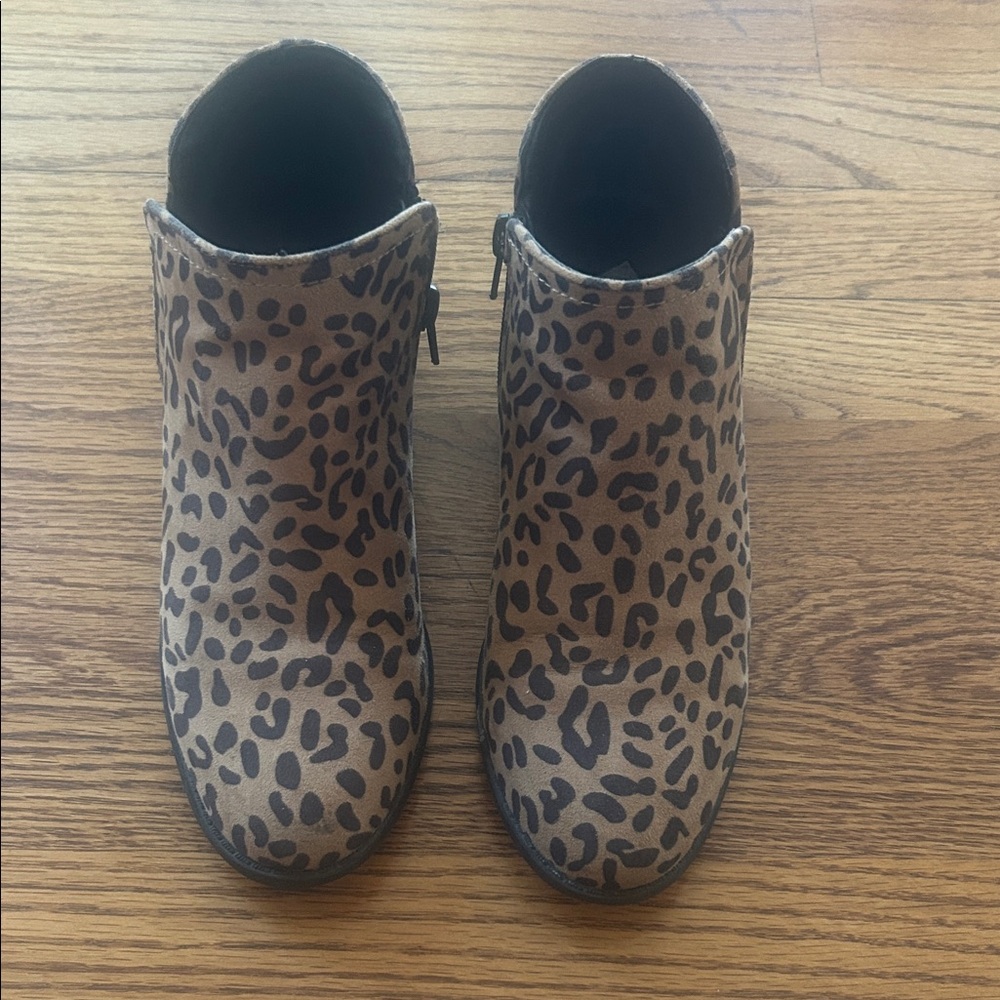Fergie Leopard Print Boots Size 7.5M